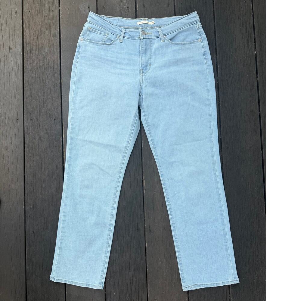 Levi’s Women’s Classic Straight Jeans Size 12 Light Wash Straight Leg